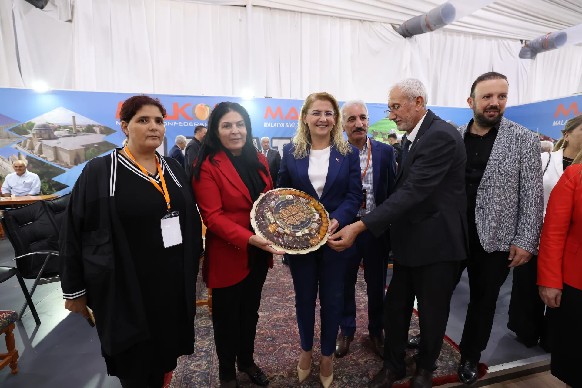 BAŞKAN OVALIOĞLU, MALATYA KÜLTÜR GÜNLERİ’NİN AÇILIŞINA KATILDI